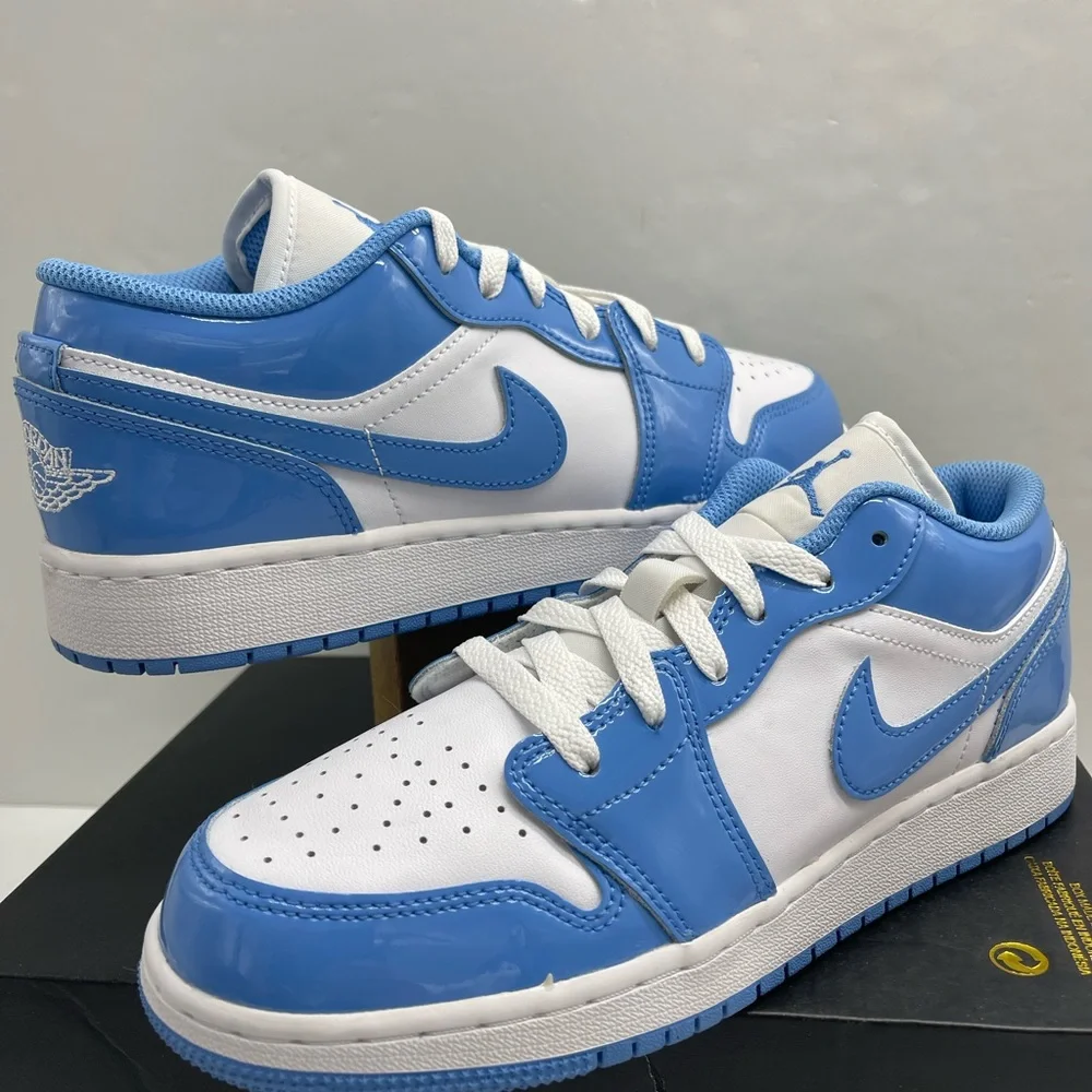 Jordan WMNS AIR JORDAN 1 LOW SE 
WHITE/LEGEND BLUE FZ3929 114
 Sneakers - Picture 9 of 16